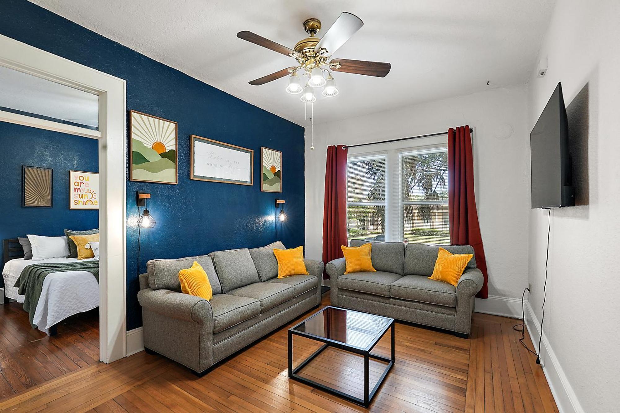 Downtown Den-King Bed~Heart Of Eustis~Queen Sleeper~Upstairs~Bright & Happy Ngoại thất bức ảnh